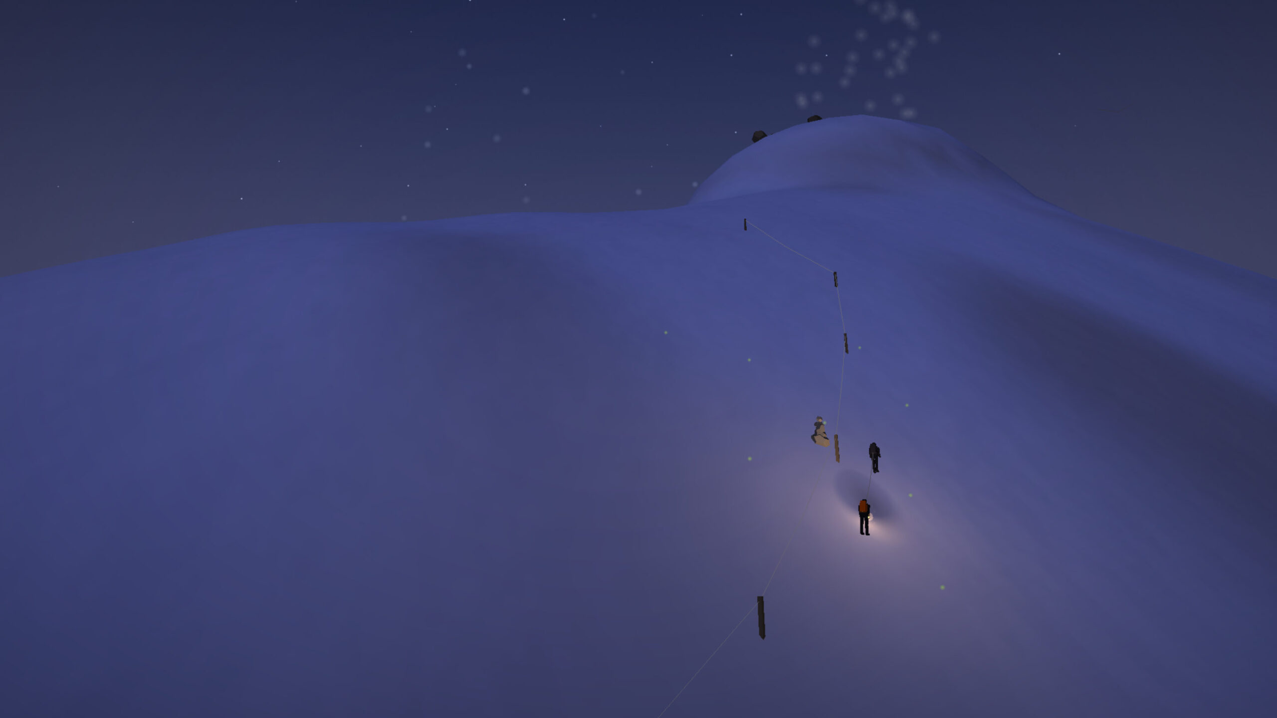夜明け前の薄明。提灯を提げた二人が雪の斜面を登っていく場面